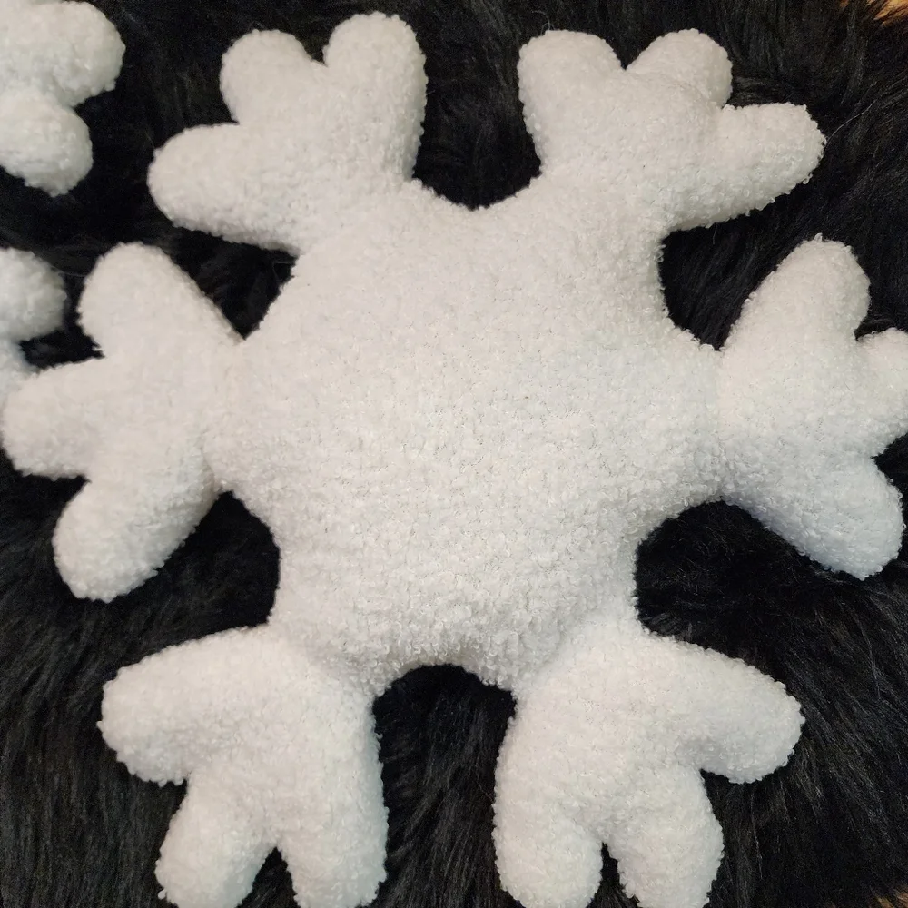 2 White Winter Sherpa Snowflake Shaped Pillows Holiday Decor - Picture 4 of 5